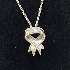 Tiffany & Co. クロスリボン ネックレス スターリングシルバー Tiffany & Co. クロスリボン ネックレス スターリングシルバー - メルカリ