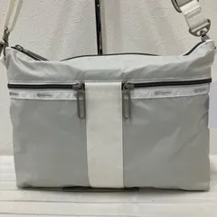 8701　LeSportsac　レスポートサック　 ショルダーバッグ　斜めがけ　紐調節可能　 エッセンシャル　ホワイト系　ナイロン　 軽量　POUCH CROSSBODY　レディース