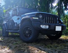 Jeep Gladiator ハイフェンダー＆クウェイクディライト 車体別です