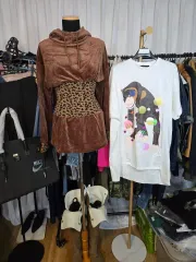 (新品) the ebonyeyes ツアーベルベット フードブラウン Tシャツ&ONE PIECE