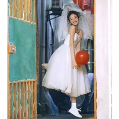 【新品・未使用】フレンチスタイルのブラックのストラップレスの花嫁ドレス。旅行写真に最適です。