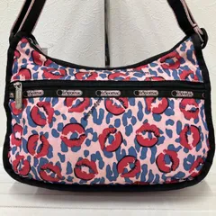 8605　LeSportsac レスポートサック　ショルダーバッグ　クラシックホーボー　レオパード　ヒョウ柄　アニマル柄　キスマーク　ピンク　ブラック　黒　レディース　軽量　カジュアル　シンプル
