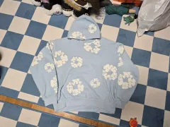 M DENIM TEARS(デニムティアーズ) コットン リー LOVE YOURSELF 轉 'Tear' フーディー パウダーブルー