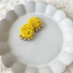 イエローつぶつぶ × ゴールドビーズ ビーズ刺繍 ピアス/イヤリング