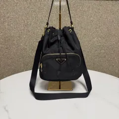 正規品 PRADA プラダ 三角ロゴ ナイロン バケットバッグ ショルダーバッグ クロスボディバッグ ブラック