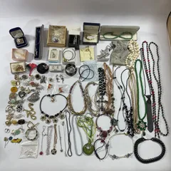 ★ 昭和レトロ 平成レトロ アクセサリー 大量 まとめ商品 ブローチ ネックレス リング イヤリング 他 ビンテージ アンティーク 現状品