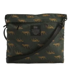 キウ KiU 300D サコッシュ バッグ ショルダー 総柄 レオパード カーキ 251106E 鞄