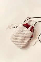 ふっくら可愛い♪イブルキルト ライトグレー 大きめスマホショルダー 巾着ポーチ｜長財布も入る｜忙しいママにちょうどいい