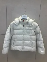 モンクレール ダウン アイボリー サイズ 0 程度