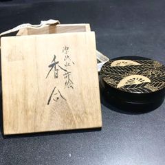 茶道具　道場宗廣作　黒一関塗　惺斉好　青海波壷々　月香合　共箱　Z　8551 茶道具 道場宗廣作 黒一関塗 惺斉好 青海波壷々 月香合 共箱 Z 8551