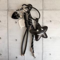 じゃらじゃらキーホルダー　バッグチャーム カラビナ モノトーン 星