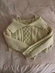 アイボリー色 ケーブル編み ニット セーター