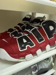 ナイキ エア モア アップテンポ ブルズ 96 クリスマス 280