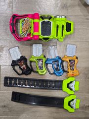 仮面ライダーエグゼイド DXゲーマドライバー&ガシャットセット タドルクエストガシャット  ドラゴナイトハンターＺ　ギリギリチャンバラガシャット　シャカリキスポーツガシャット