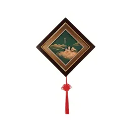 【在庫処分】伝統的な山水画 壁掛け額縁 緑と茶色の木製フレーム 中国風タッセル付き アジアンアート ダイヤモンド形 和風インテリア