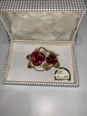 美品 T.B. accessory バラモチーフ ブローチ 赤 ヴィンテージ【箱あり】