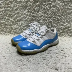 250 NIKE エアジョーダン11 スニーカー