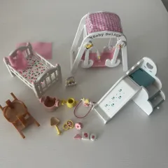 廃盤)オールド)シルバニアファミリー クラシック 赤ちゃん部屋 セット (すべり台、ブランコ、木馬、ベッド)