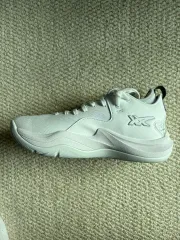 アシックス ノヴァ サージ ロー 2 バスケシューズ 245 白 新品