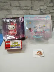 【U3-02】◇ サンリオ　シナモンロールのアイドルルックブック　フィギュア賞、Happyくじ　フィギュア賞　ハローキティ、マイメロディ三連リング、トミカ　ハローキティII　の計4点セット