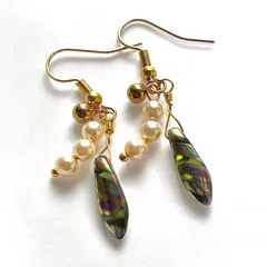 c20. ボーダー チェコ ガラス ピアス ペア オーロラ ダガー オリーブ