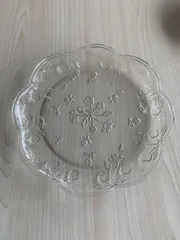 ガラス製　花柄の丸皿