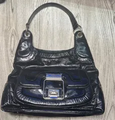 アニヤハインドマーチ　ショルダーバッグ　肩がけ　エナメル黒