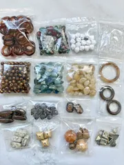 ハンドメイド　アクリルパーツ　カラフルパーツ　シルバーパーツ　パーツ　ビーズ　アクセサリーパーツ　手芸資材　クラフト素材　ネックレス　ピアス　詰め合わせセット