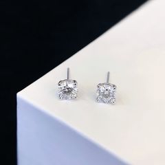 リリーカット ダイヤモンド ピアス pt900 計0.592ct - メルカリ