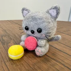 🌟羊毛フェルト 食べずに待っている ねこちゃん／大好きマカロン2個セット　付け替えも出来ちゃう🌟