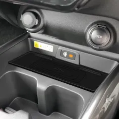 送料無料 24年式 スズキ FRONX 専用 ワイヤレス充電用 シリコンマット 置くだけ設置 充電保護 滑り止め 内装パーツ ブラック