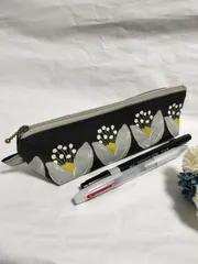 ハンドメイド　マチ付きペンケース　花　黒　B080