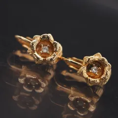 M307 イヤリング フラワー ダイヤモンド風 ゴールド デザイン コスチュームジュエリー