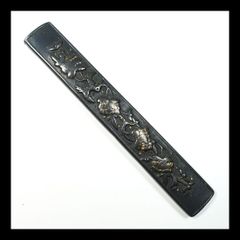 ☆古金工？ 赤銅魚子地 花唐草図小柄 無銘 高肉彫 毛彫 金象嵌 刀装具