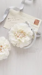 フリルダリアとグログランリボンのコサージュ -Milky White《フォーマル/セレモニー/卒業式/入学式/卒園式/入園式/結婚式/母の日/華やか/白》