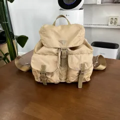 プラダ ヴィンテージ ナイロン バックパック