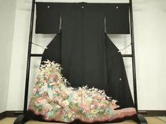 平和屋着物●本加賀友禅作家　鶴見保次　色留袖　花鳥文　正絹　逸品　AABE9275ck 色留袖 ＜本加賀友禅＞鶴見保次作「大輪菊」 − 色留袖｜美はよろこび