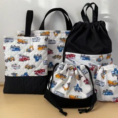 入園入学準備5点セット　りんりんのハンドメイド　レッスンバッグ　上履き入れ　お着替え袋　お弁当袋　コップ袋　キルティング働く車