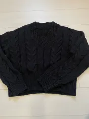 ケーブル編み ブラック Vネック ニット