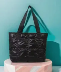 ブラック キルティング トートバッグ バッグ 収納力 良好