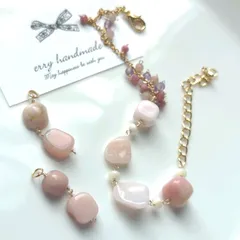 ピンク色天然石のブレスレット＆チャームセット