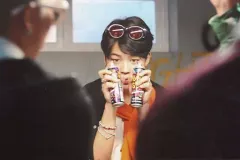 【中古】生写真(男性) 防弾少年団/Jimin(ジミン)/横型・バストアップ・衣装黒・白・オレンジ・頭にサングラス・両手容器・ポストカードサイズ/展示会「2018 BTS EXHIBITION オヌル」「24=7 Serendipity」シーズン3 生写真(L