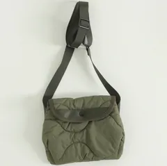 韓国　ショルダーバッグ　ウェーブキルティング　ミニバッグ　ウィメンズ　カーキ　ブラック