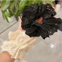 No.397 シュシュ 2点セット レース アイレット 刺繍 ブラック クリーム ヘアゴム ヘアアクセサリー 大人可愛い 上品 まとめ髪