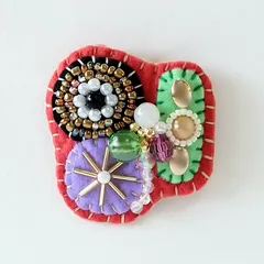 大きいフェルトビーズブローチ.29