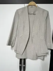 ライトグレー スカート スーツ セットアップ