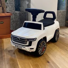 【アウトレット・訳あり品】ランドクルーザー300 ホワイト【一部組立済】（送料無料 乗用玩具 足けり おもちゃ ランクル プレゼント TOYOTA トヨタ  正規ライセンス）