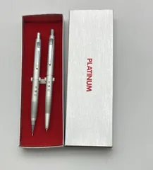 衆議院の刻印がある記念品のボールペンとシャープペンのセット　美品！のサムネイル