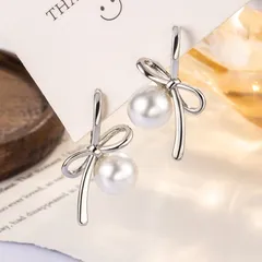 リボン パール ピアス｜上品 シンプル 韓国風 小ぶり 大人可愛い