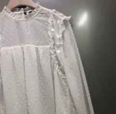 GUESS(ゲス) ラブリー エンブロイダリー シースルー レース フリル フェミニン ブラウス 通勤ルック